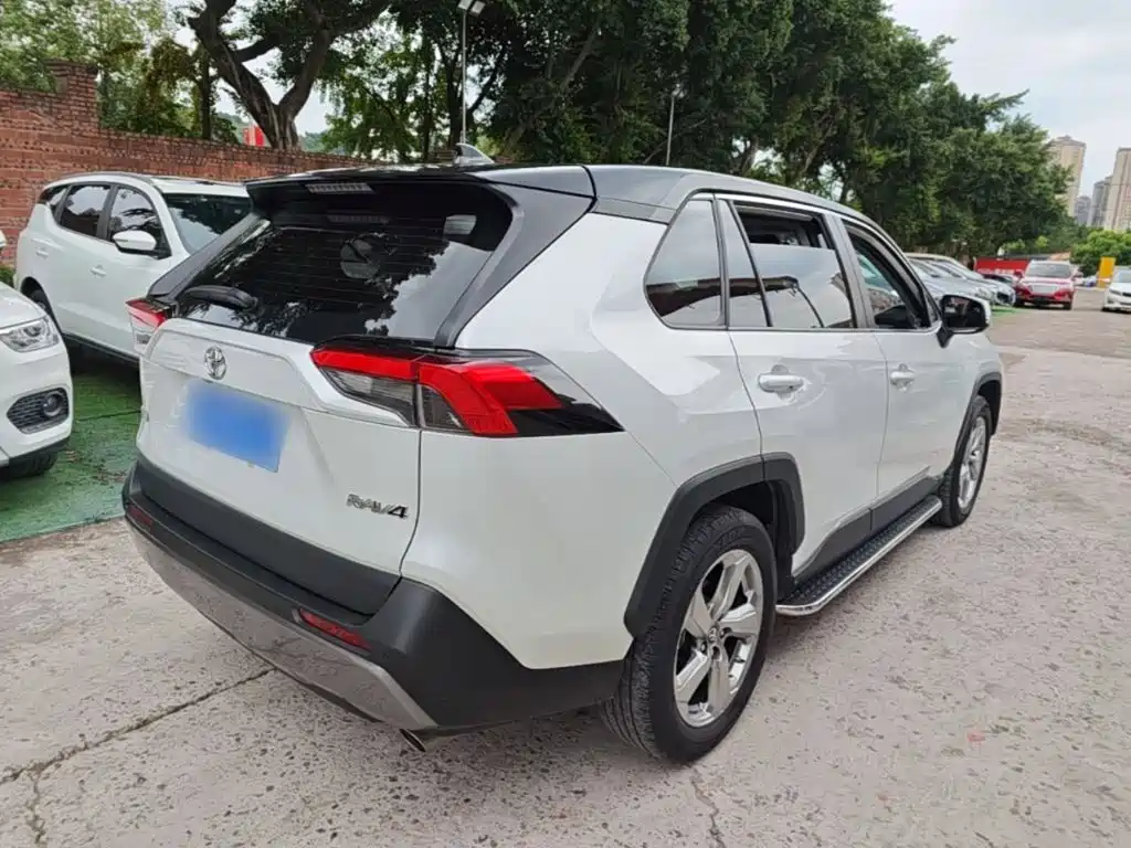 Toyota RAV4 — миниатюра 7