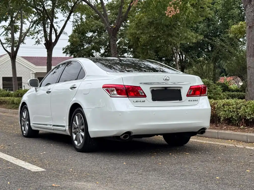 Lexus ES — миниатюра 9