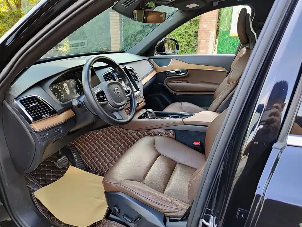 Volvo XC90 — миниатюра 7