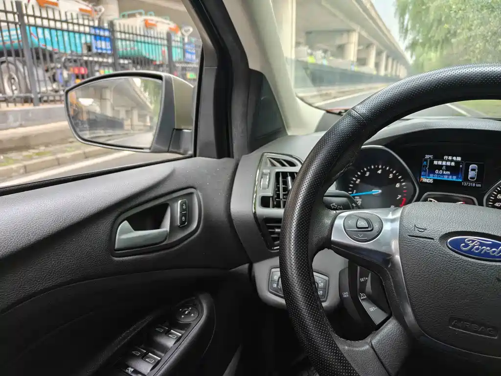 Ford Kuga — миниатюра 18