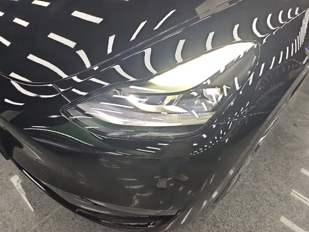 Tesla Model Y — миниатюра 24