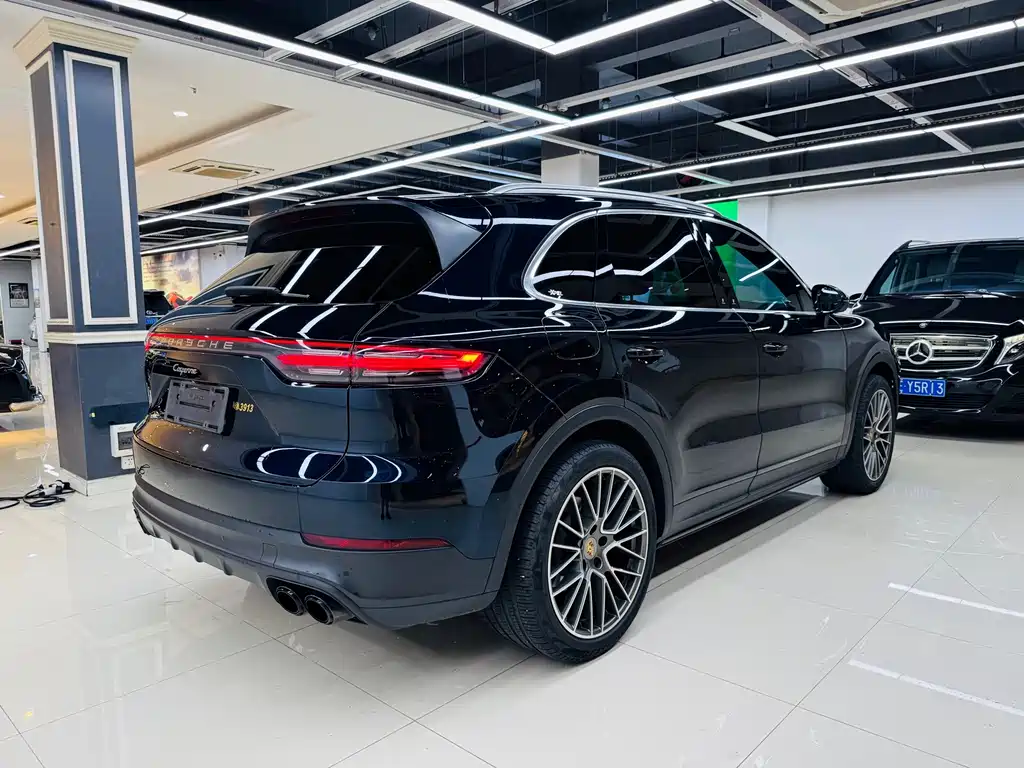 Porsche Cayenne — миниатюра 17