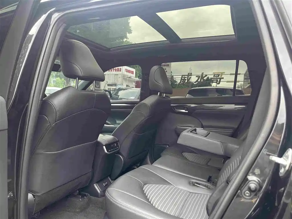 Toyota Crown Kluger — миниатюра 15