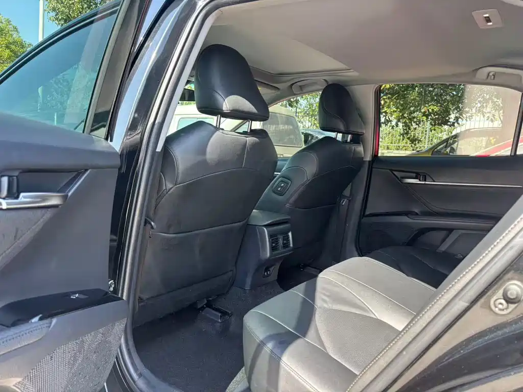 Toyota Camry 2019 2.0G Luxury
