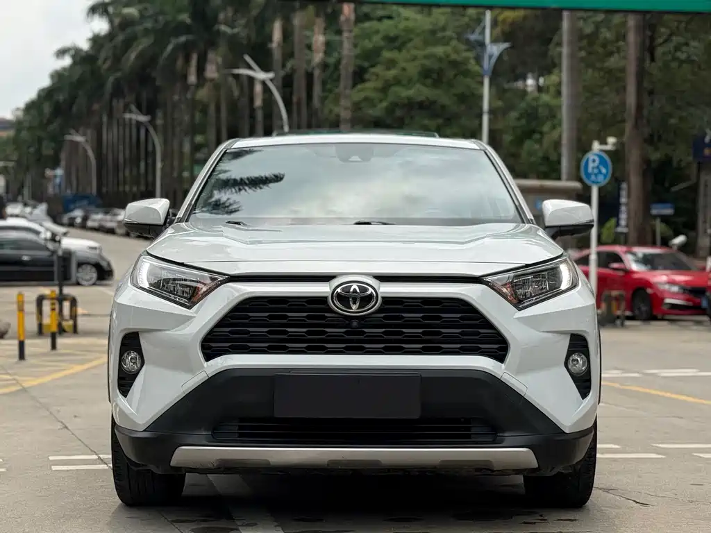 Toyota RAV4 — миниатюра 2