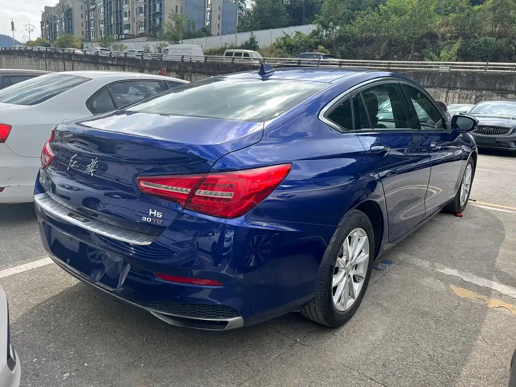 Hongqi Hongqi H5 — миниатюра 9