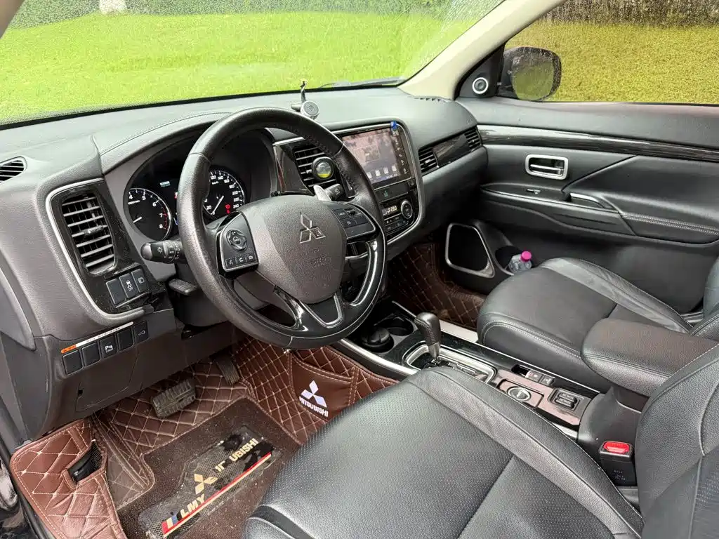 Mitsubishi Outlander — миниатюра 7