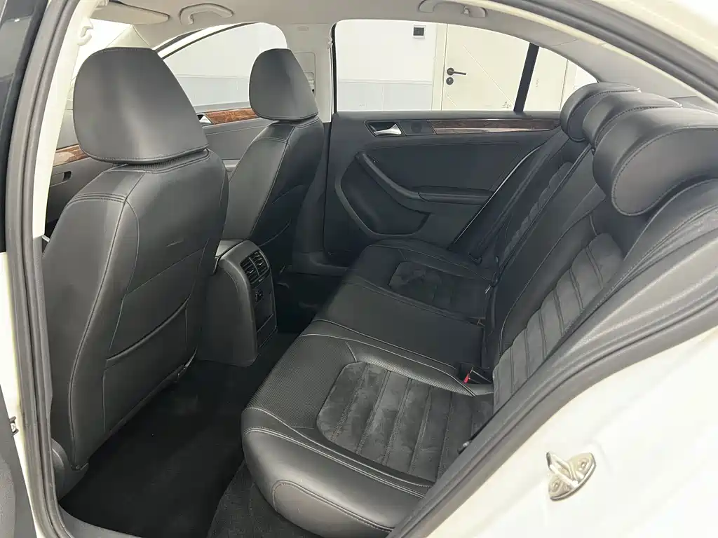 Volkswagen Sagitar — миниатюра 9