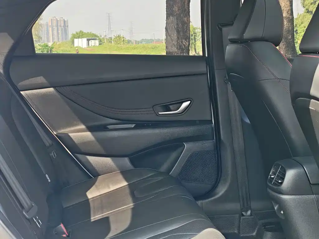 Hyundai Elantra — миниатюра 14