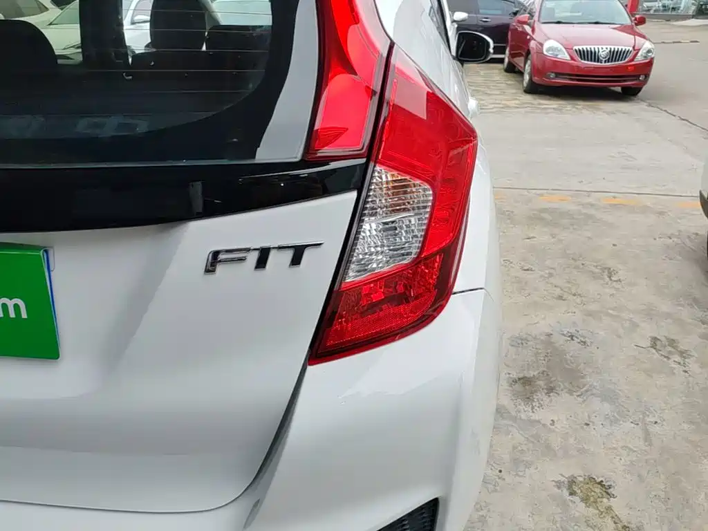 Honda Fit — миниатюра 8
