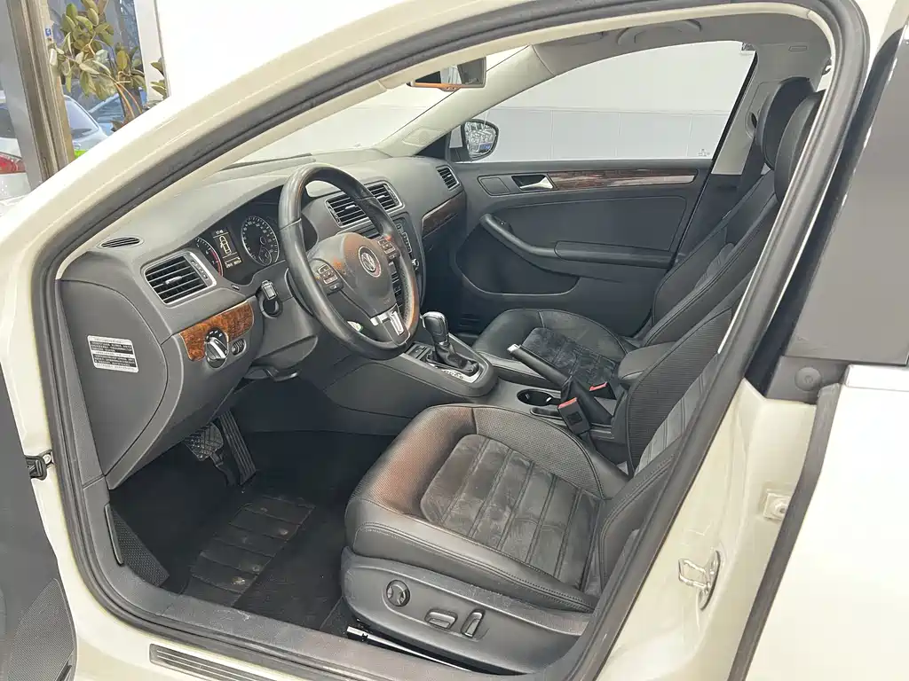 Volkswagen Sagitar — миниатюра 6