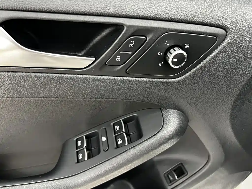 Volkswagen Sagitar — миниатюра 8
