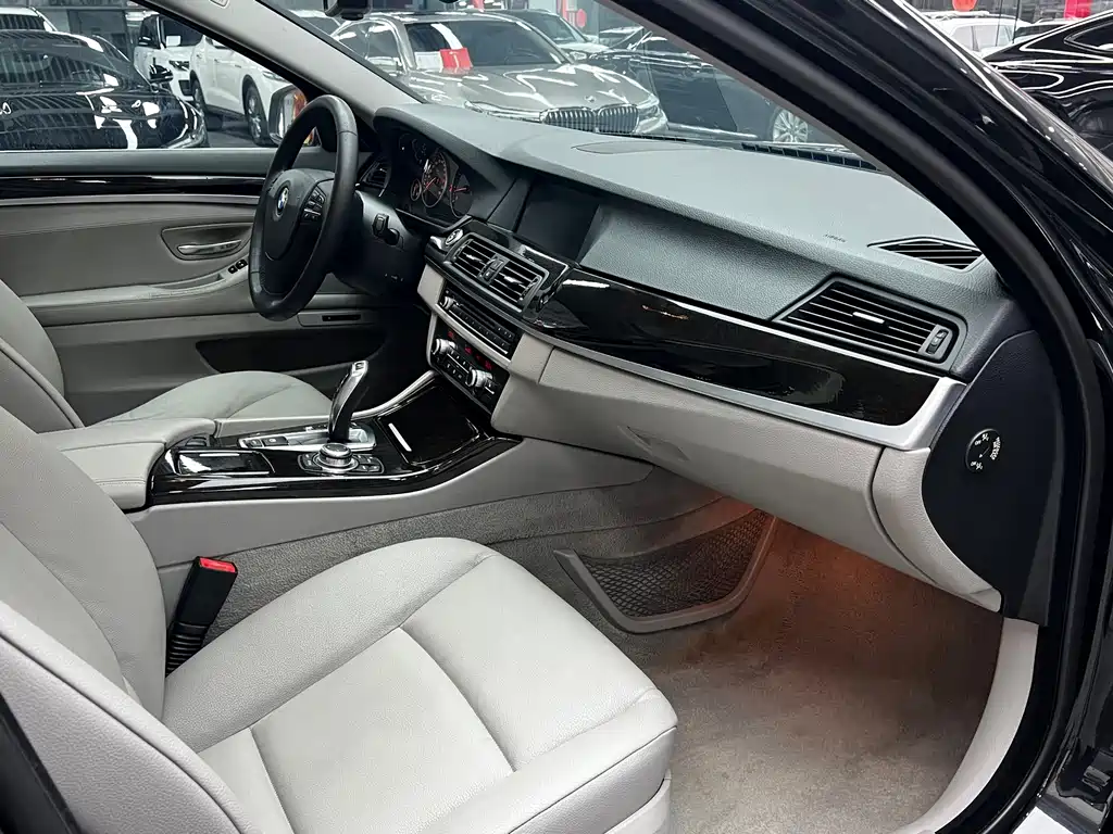 BMW 5 Series (Import) — миниатюра 24