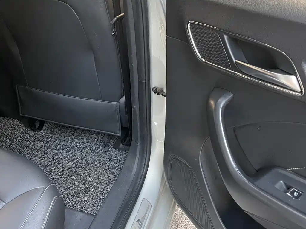 Roewe i6 New Energy — миниатюра 18