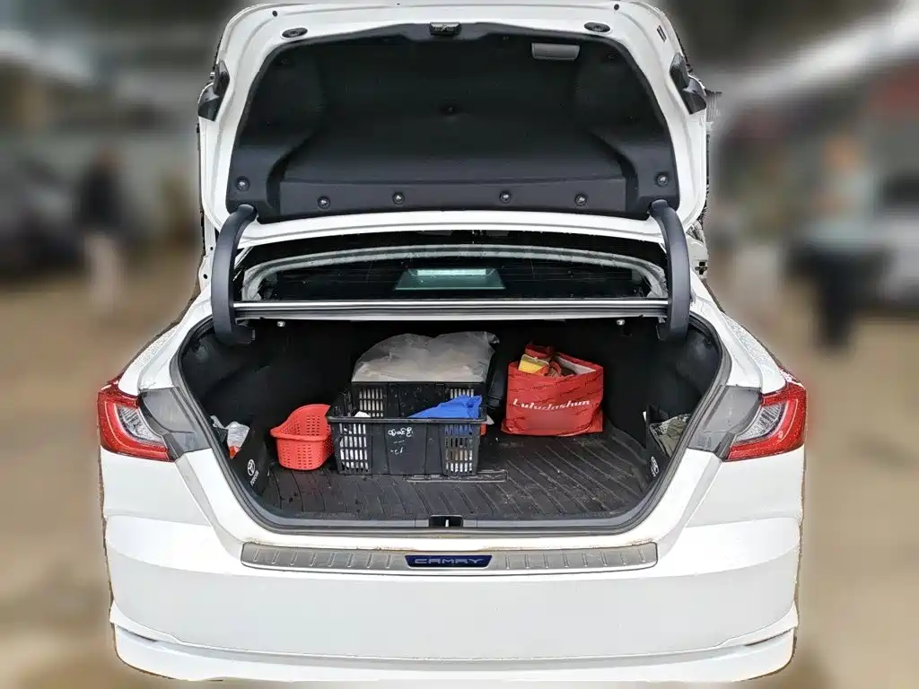 Toyota Camry — миниатюра 16
