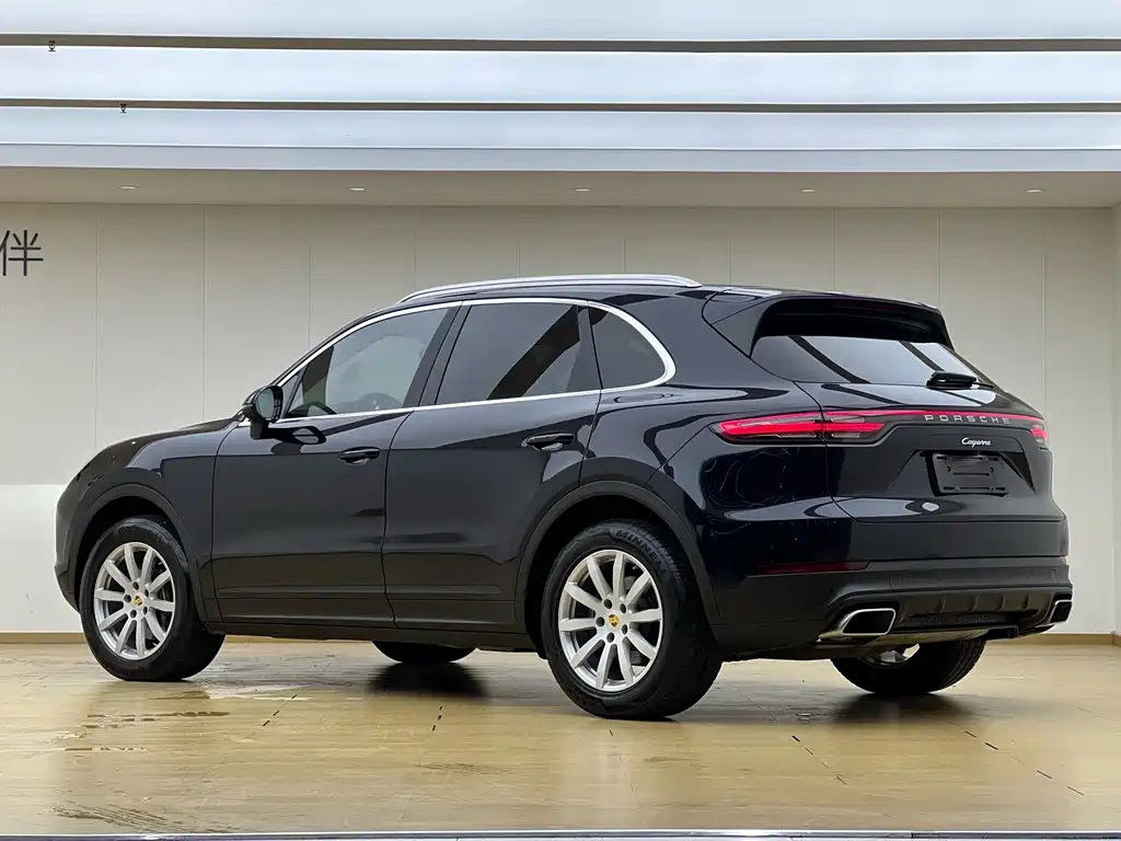 Porsche Cayenne — миниатюра 4