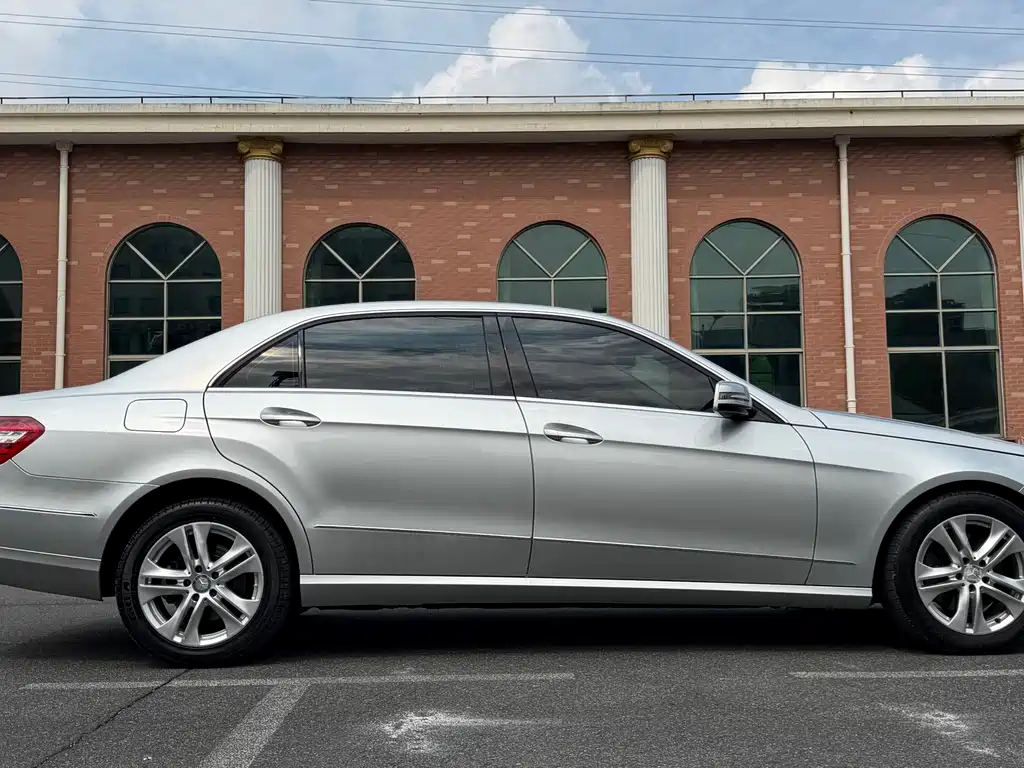 Mercedes-Benz E-Class — миниатюра 4