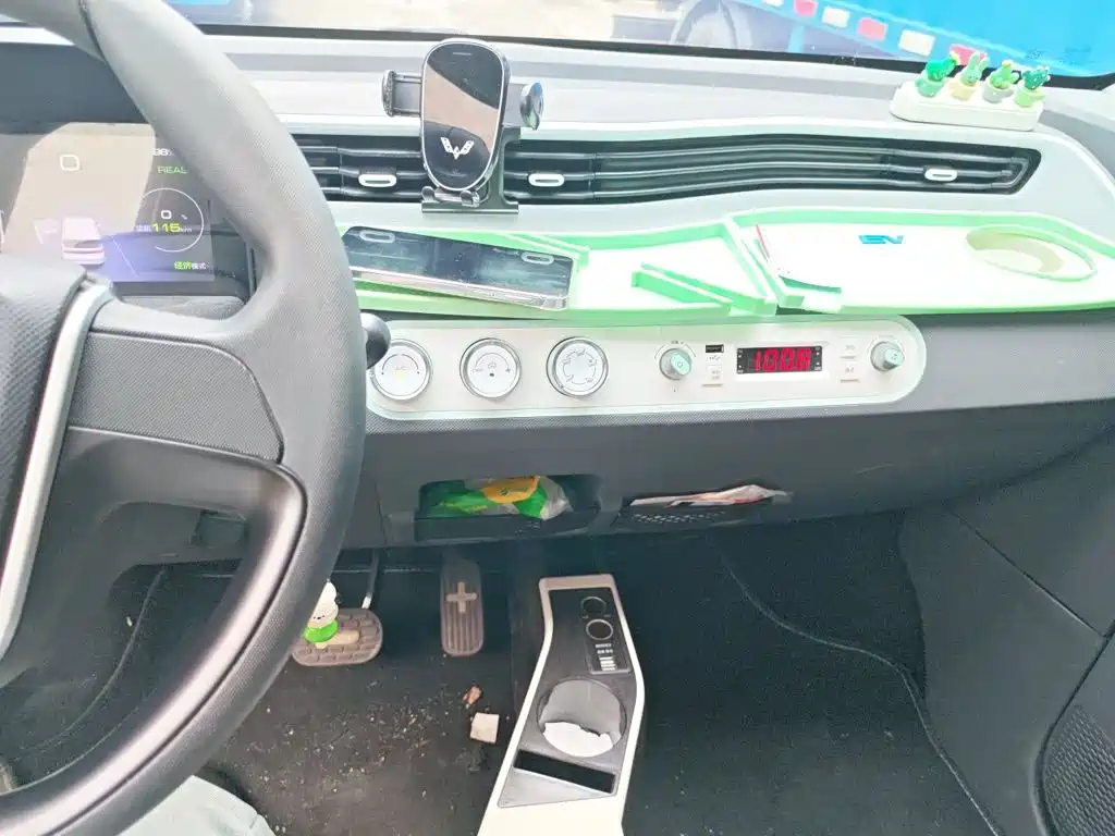 Wuling MINIEV — миниатюра 9
