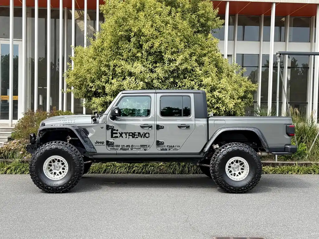 Jeep Gladiator — миниатюра 2