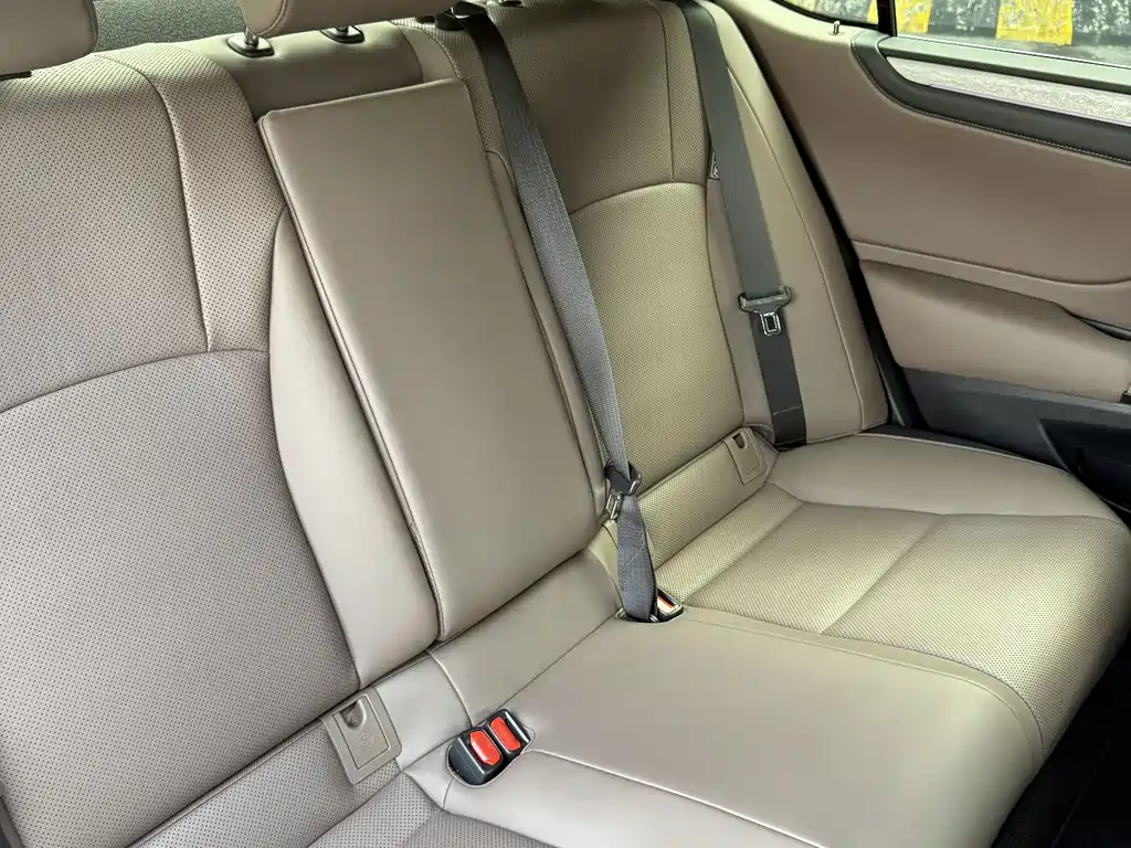 Lexus ES — миниатюра 9