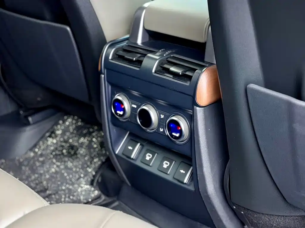 Land Rover Defender — миниатюра 17