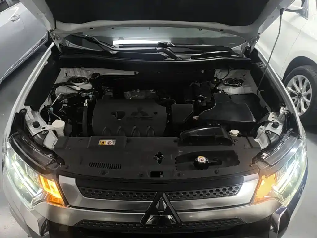 Mitsubishi Outlander — миниатюра 20