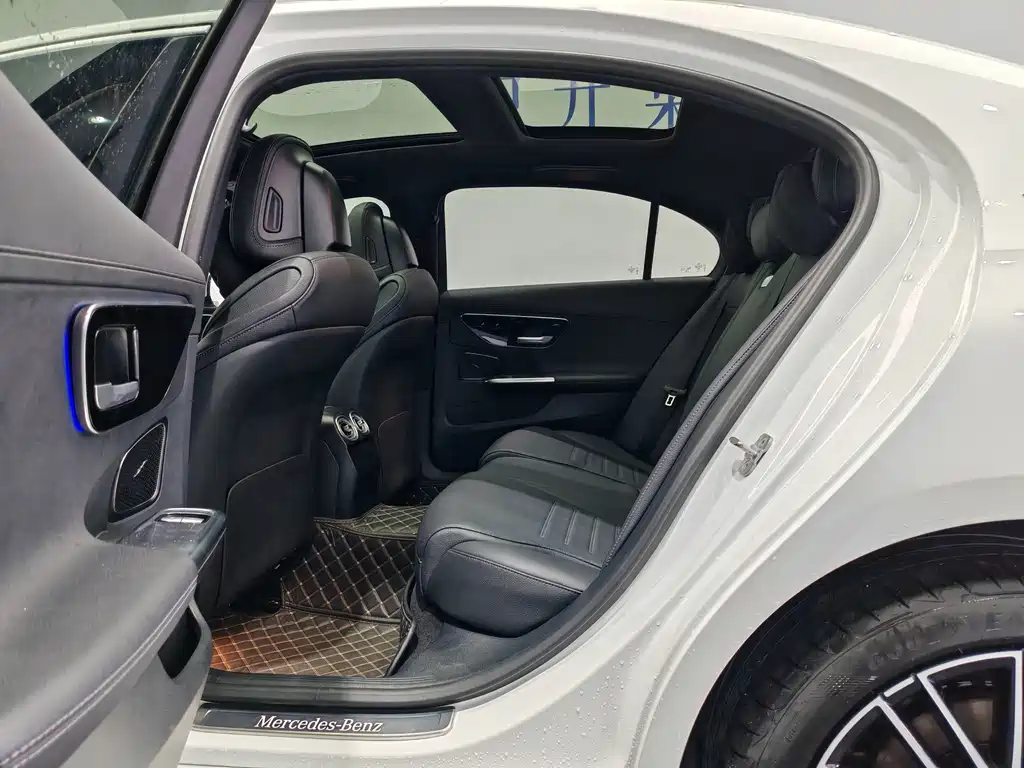 Mercedes-Benz C-Class — миниатюра 12