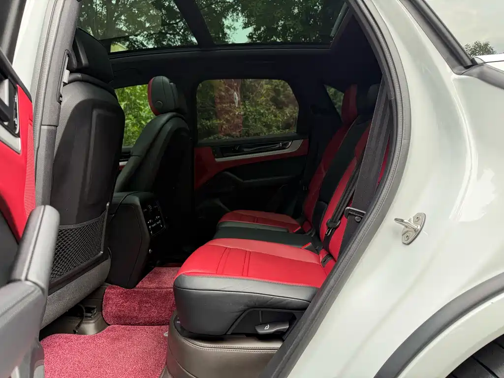 Porsche Cayenne — миниатюра 9