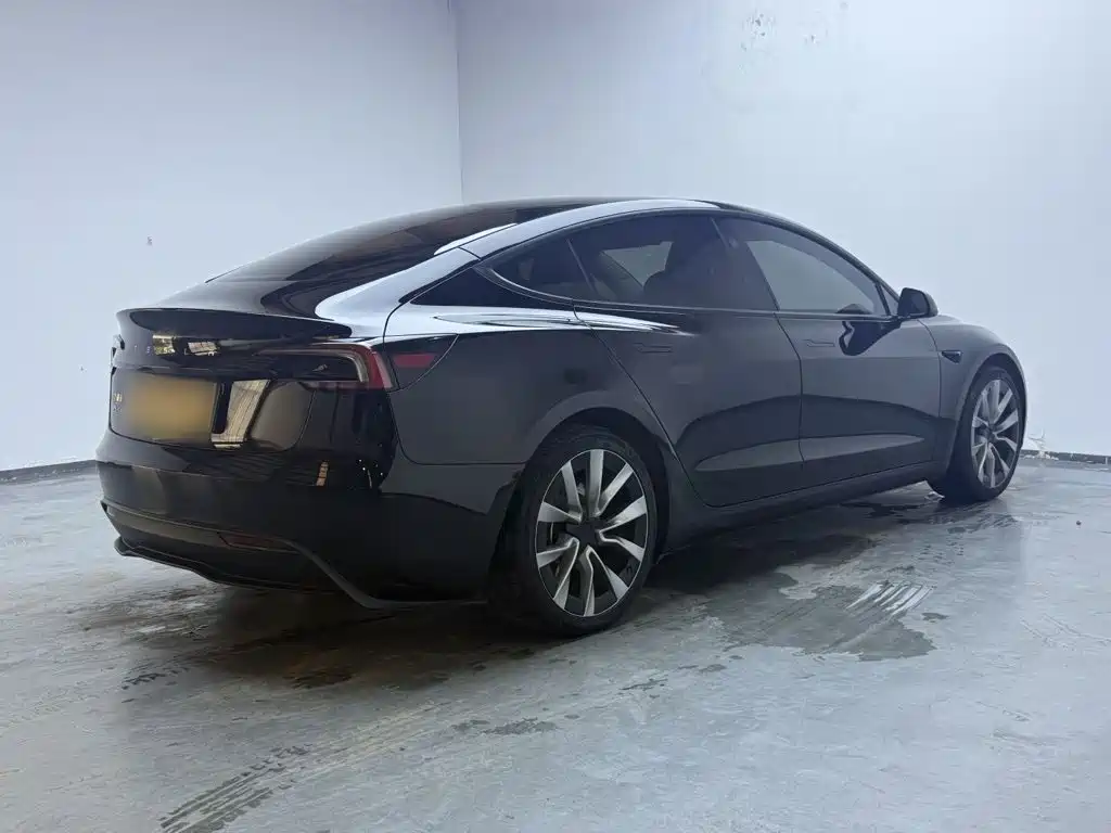 Tesla Model 3 — миниатюра 7