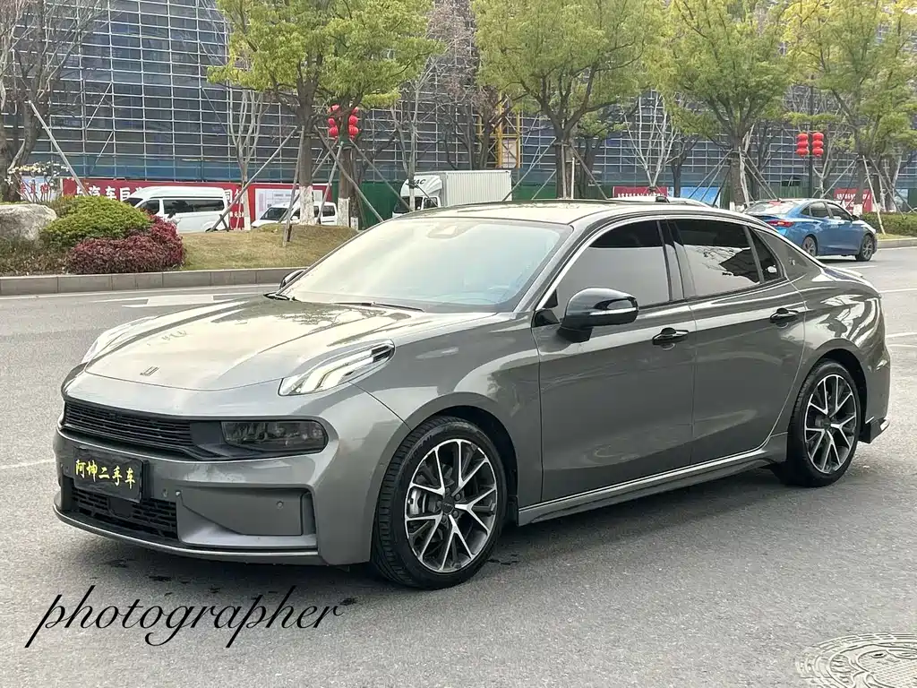 Купить Lynk & Co 03
