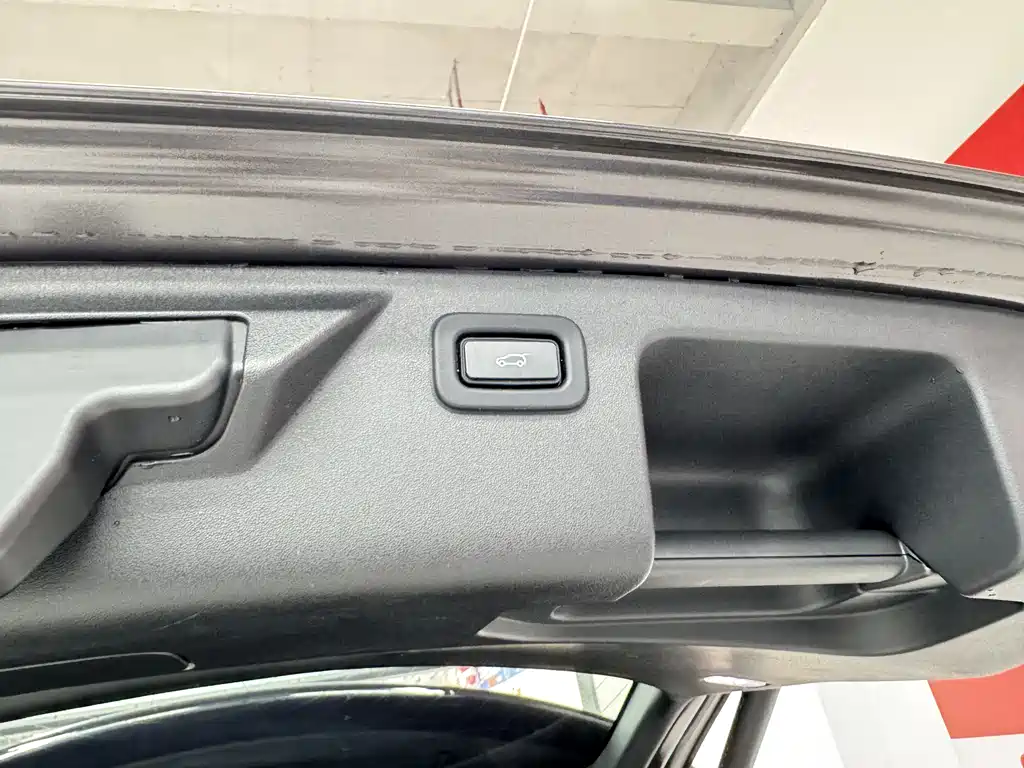 LAND ROVER DISCOVER SPORTS