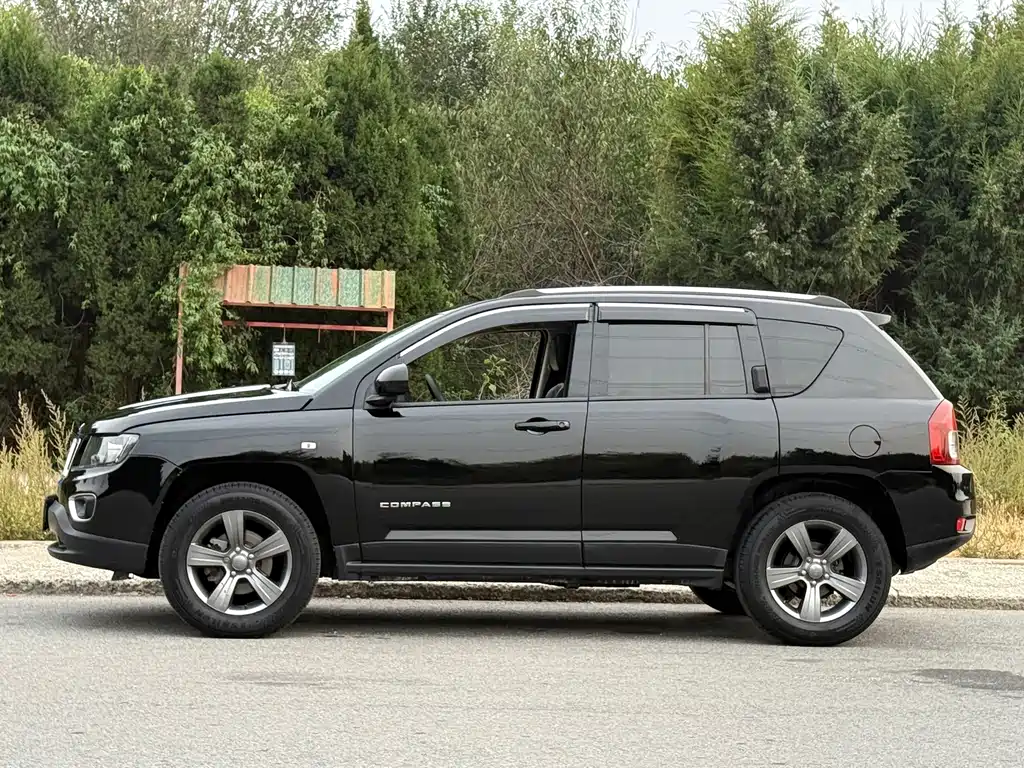 Jeep Compass (Import) — миниатюра 3