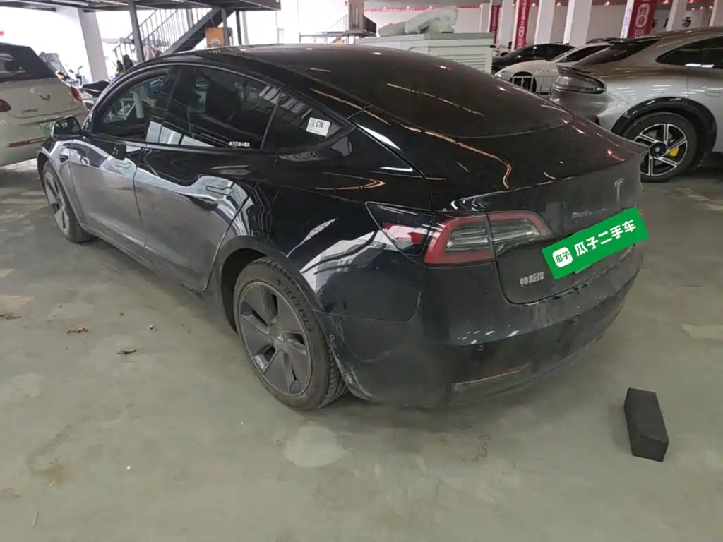 Tesla Model 3 — миниатюра 5