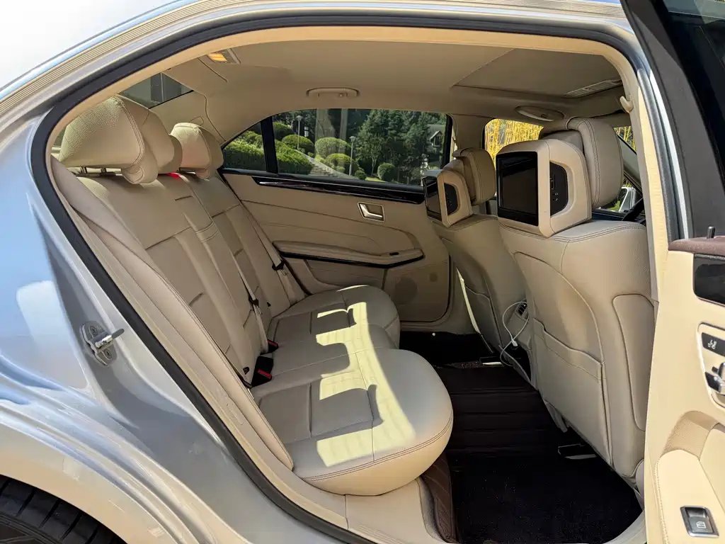 Mercedes-Benz E-Class — миниатюра 12