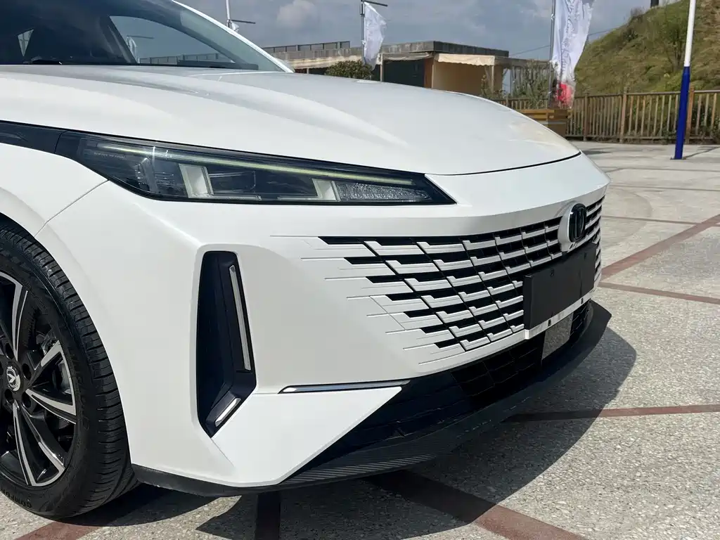 Changan Yida — миниатюра 3