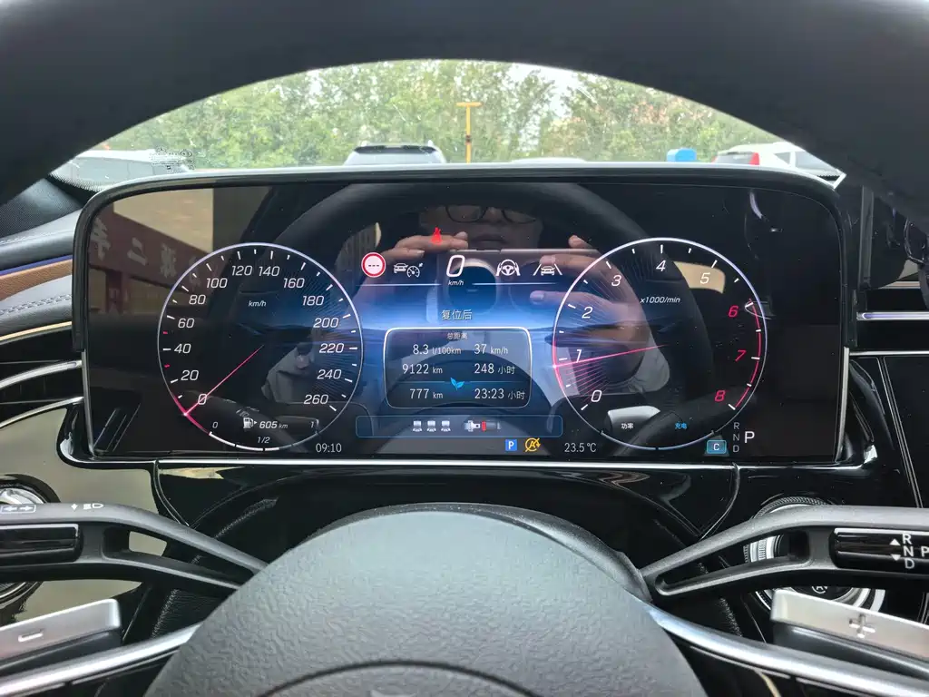 Mercedes-Benz E-Class — миниатюра 9
