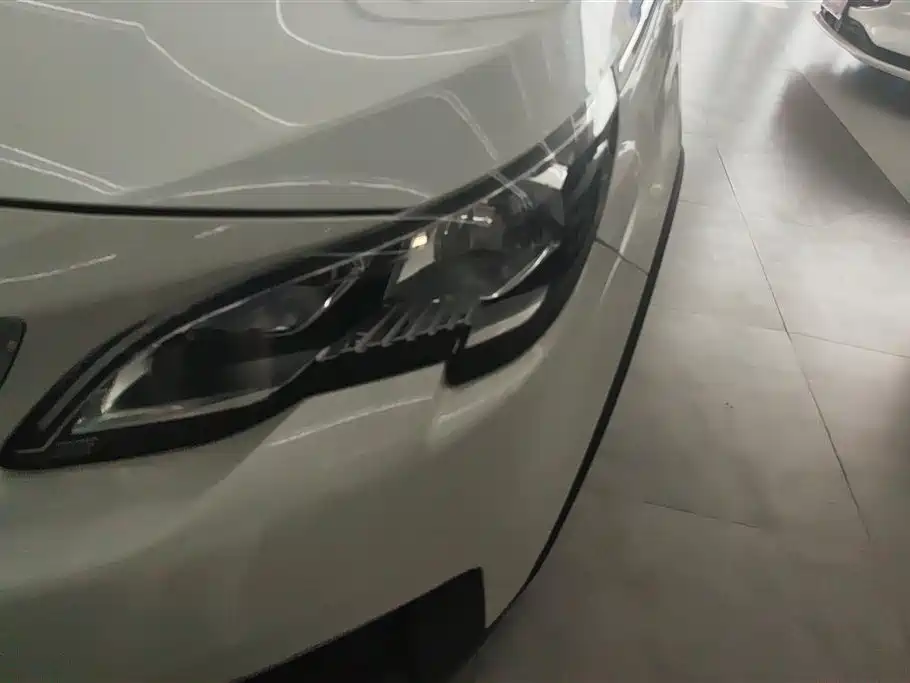 PEUGEOT  5008