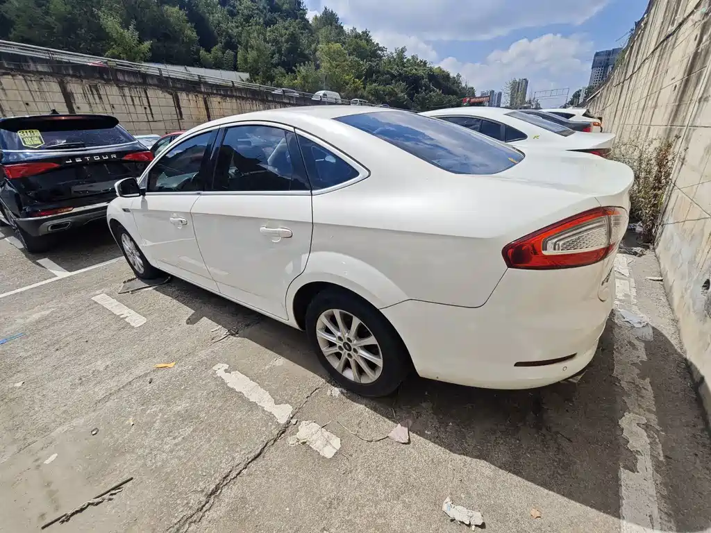 Ford Mondeo — миниатюра 7