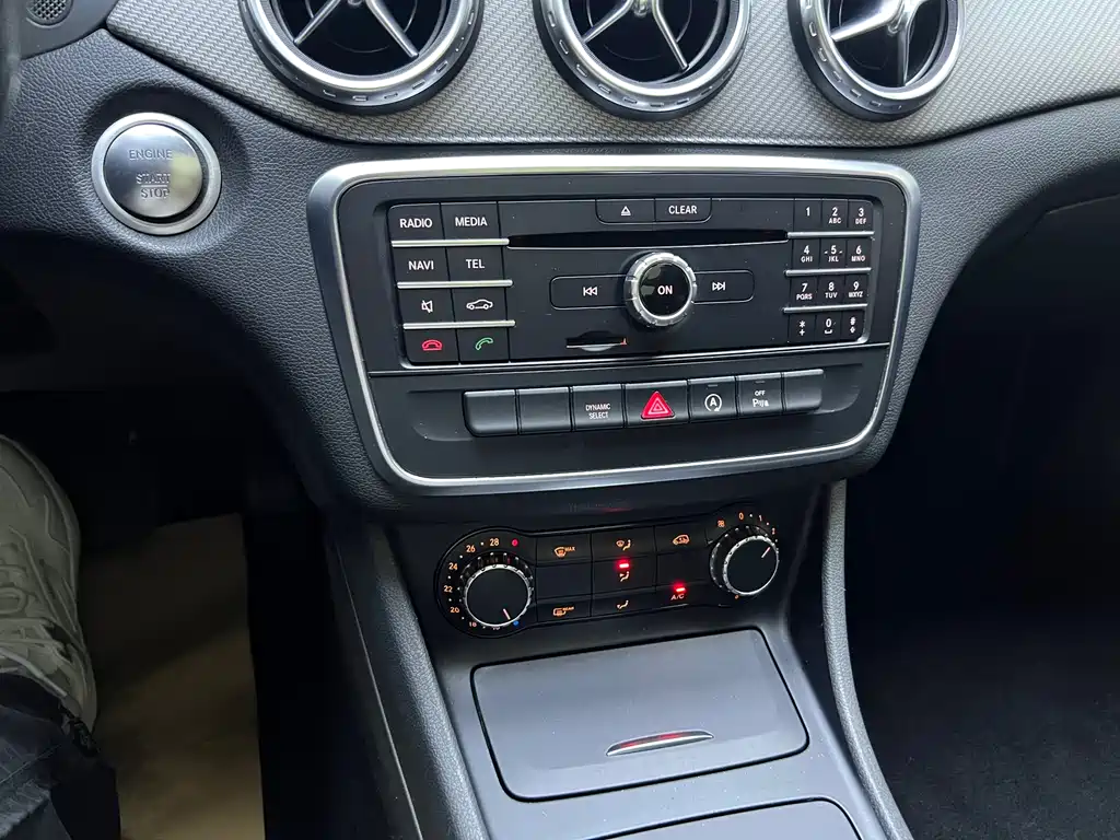 Mercedes-Benz GLA 2016 GLA 200 Fashion