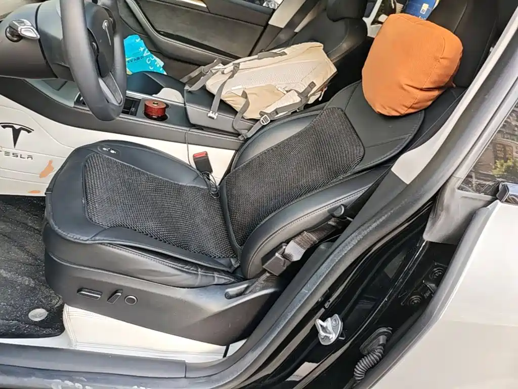 Tesla Model Y — миниатюра 15