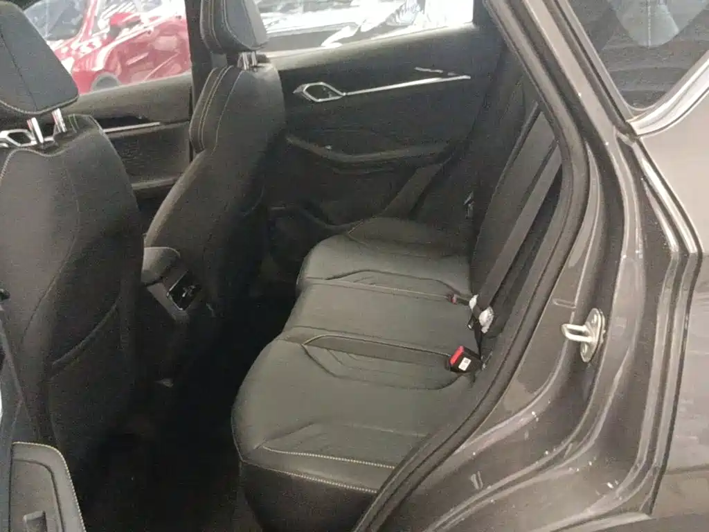 Geely Binyue — миниатюра 17