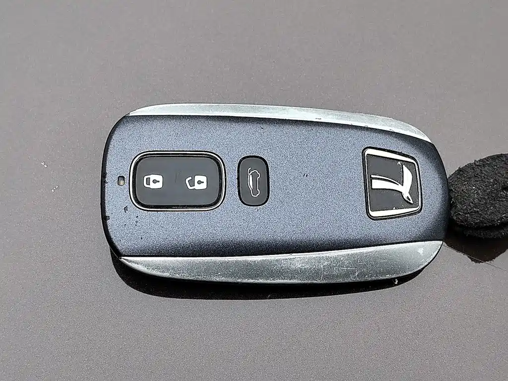 Luxgen U6 — миниатюра 19