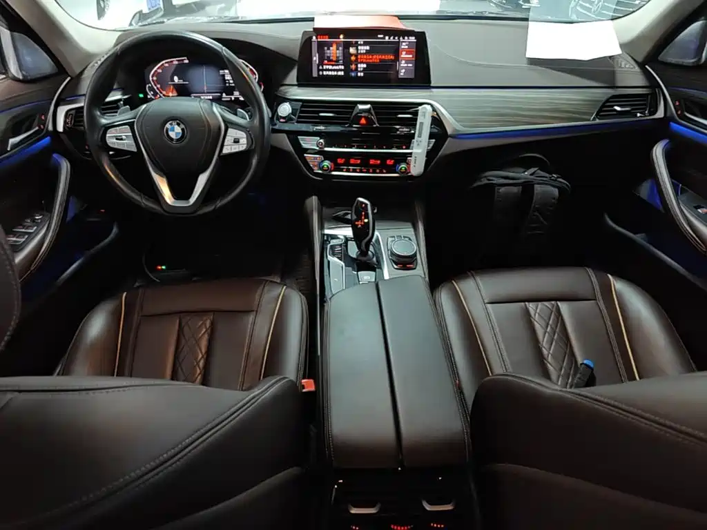 BMW 5 Series — миниатюра 10