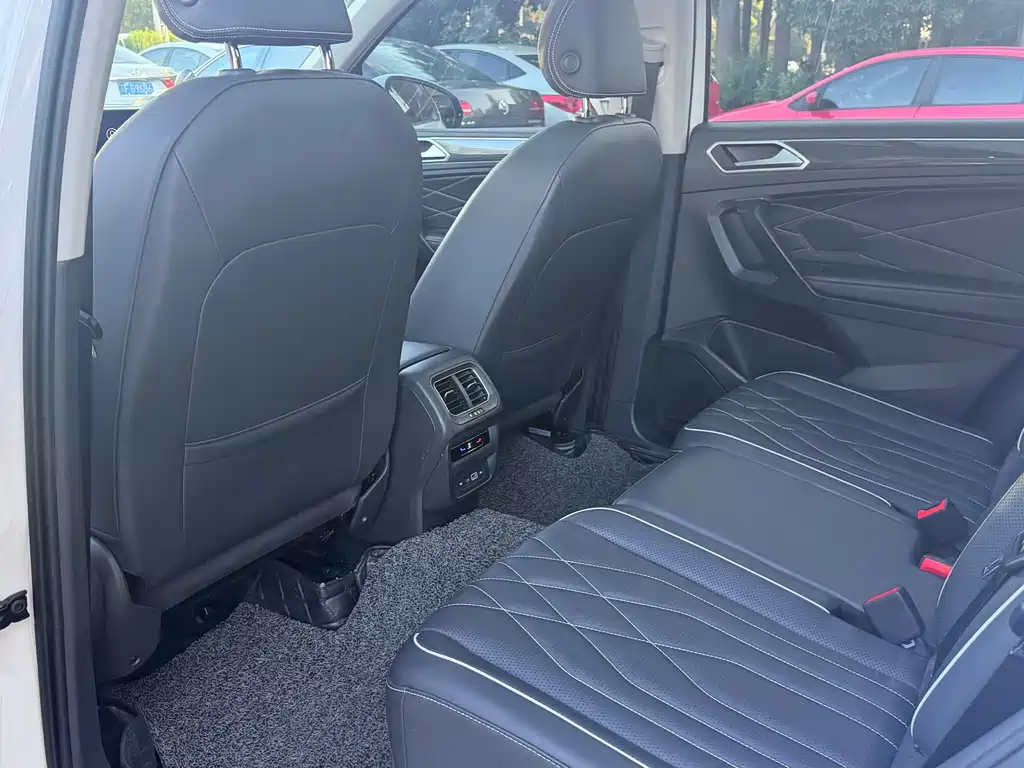Volkswagen Tiguan L — миниатюра 9