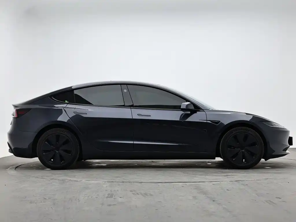 Tesla Model 3 — миниатюра 5