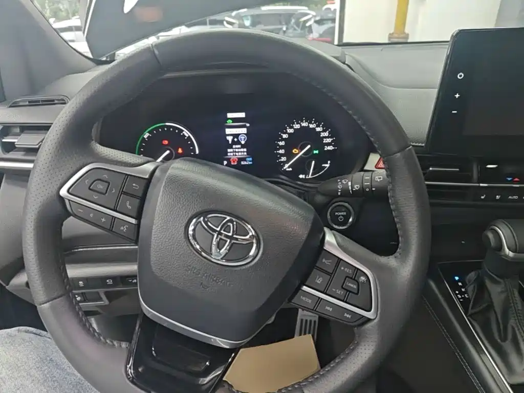 Toyota Sienna — миниатюра 11