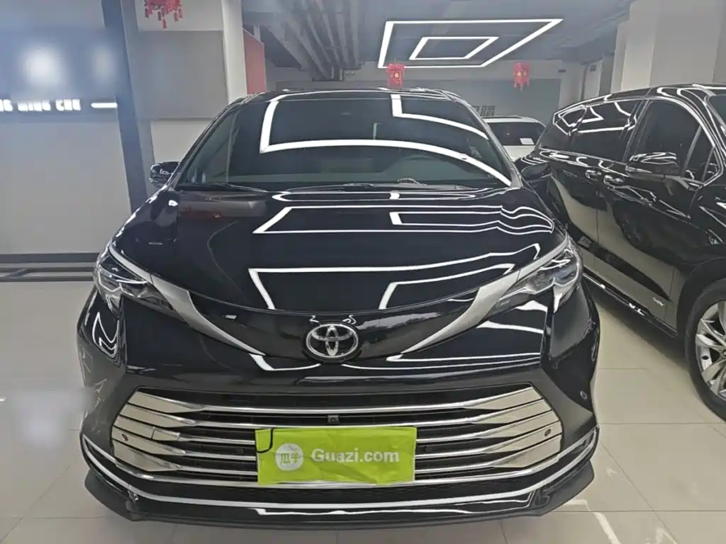 Toyota Sienna — миниатюра 3