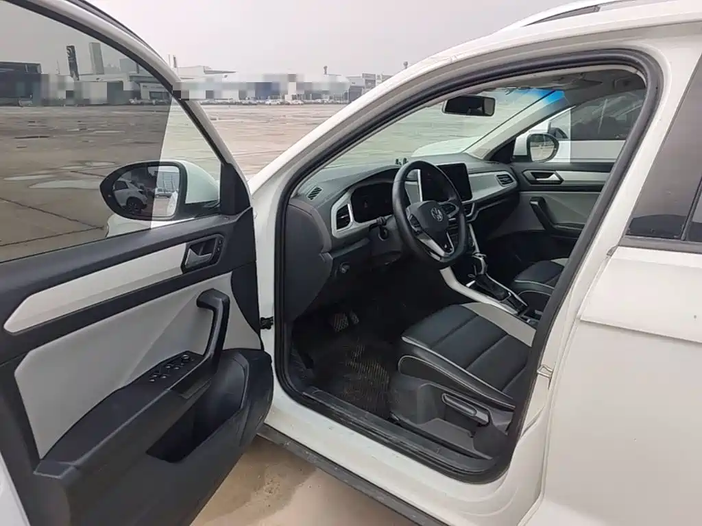 Volkswagen T-Roc — миниатюра 16