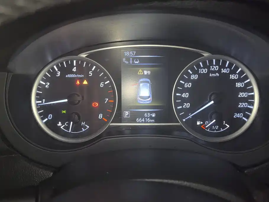 Nissan Tiida — миниатюра 14