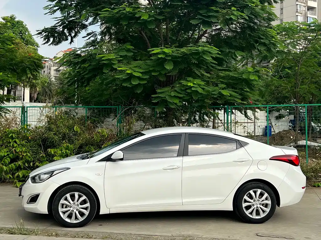 Hyundai Elantra Langdong — миниатюра 3